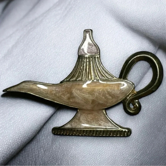 Vintage Jewelry - Vintage Genie Lamp Brooch🧞‍♂️